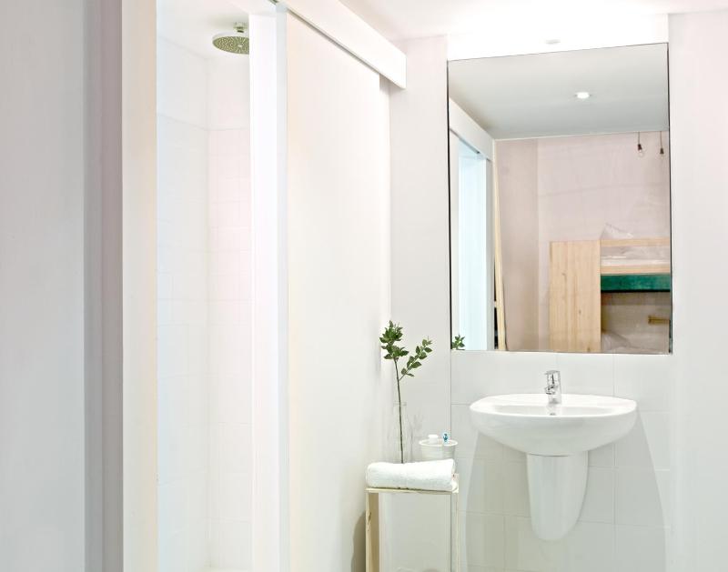 Double Room with Private Bathroom image 2