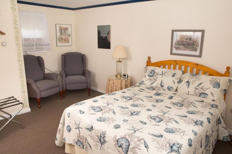 Queen Room image 3