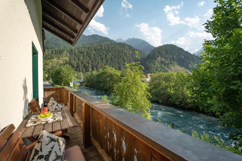 Six-Bedroom Chalet image 3