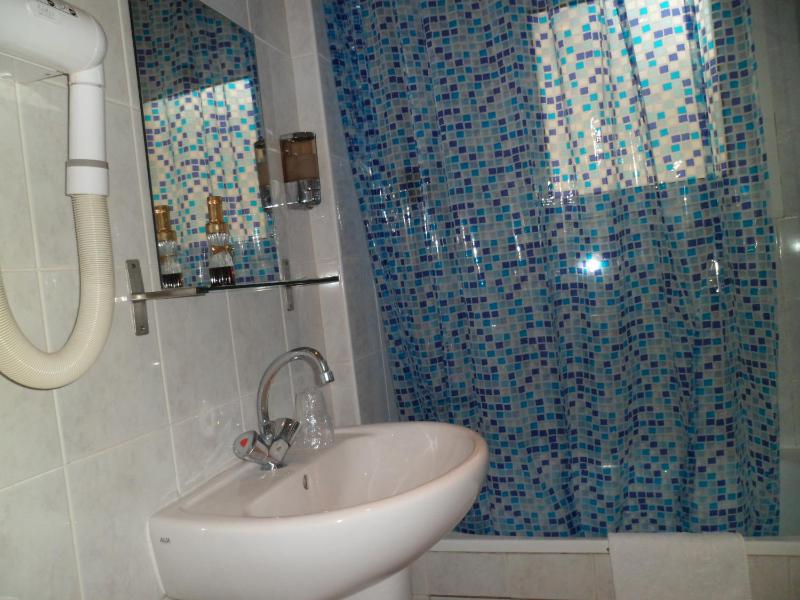 Quadruple Room image 2