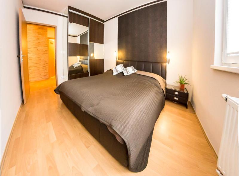 One-Bedroom Apartment with Terrace image 4