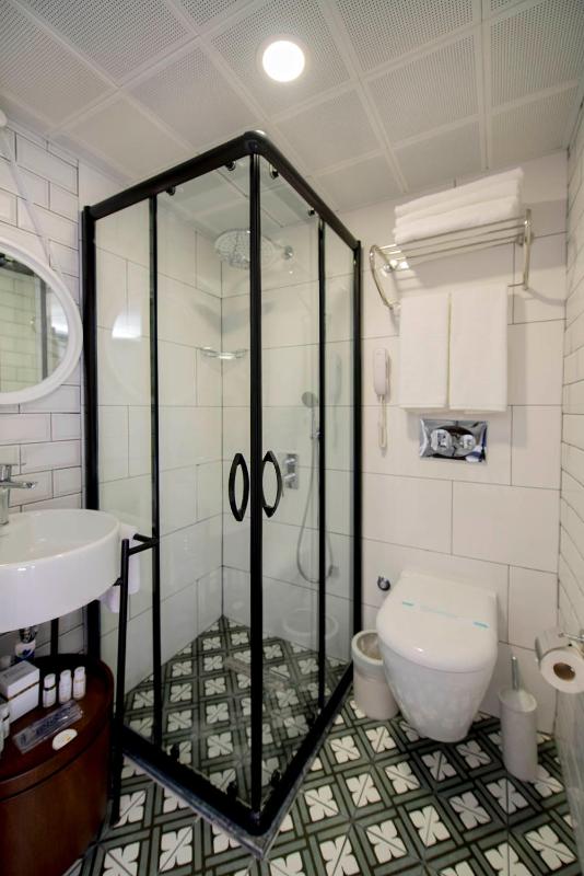Double Room with Balcony (3 Adults) image 3