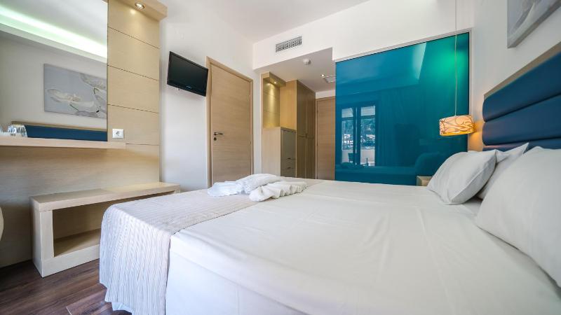 Standard Room with Mountain View image 3