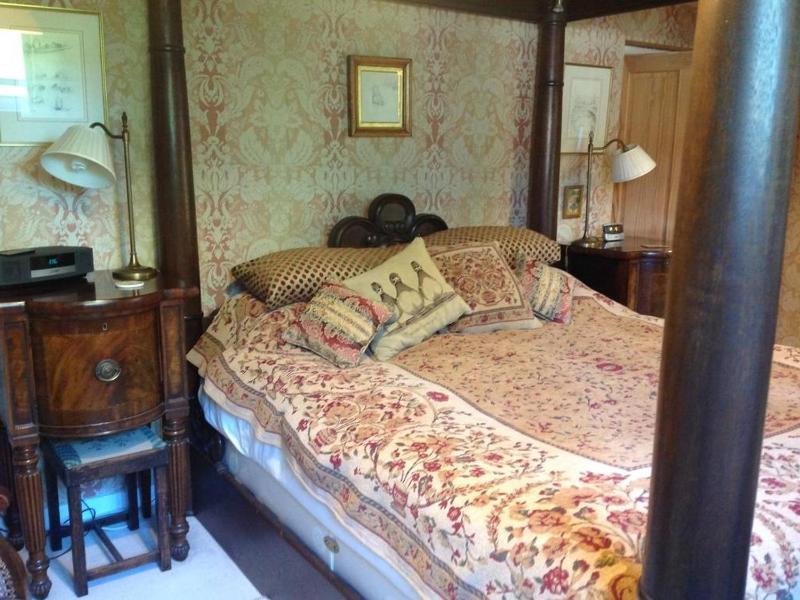 Small Double Room image 3
