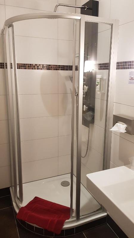 Single Room image 4