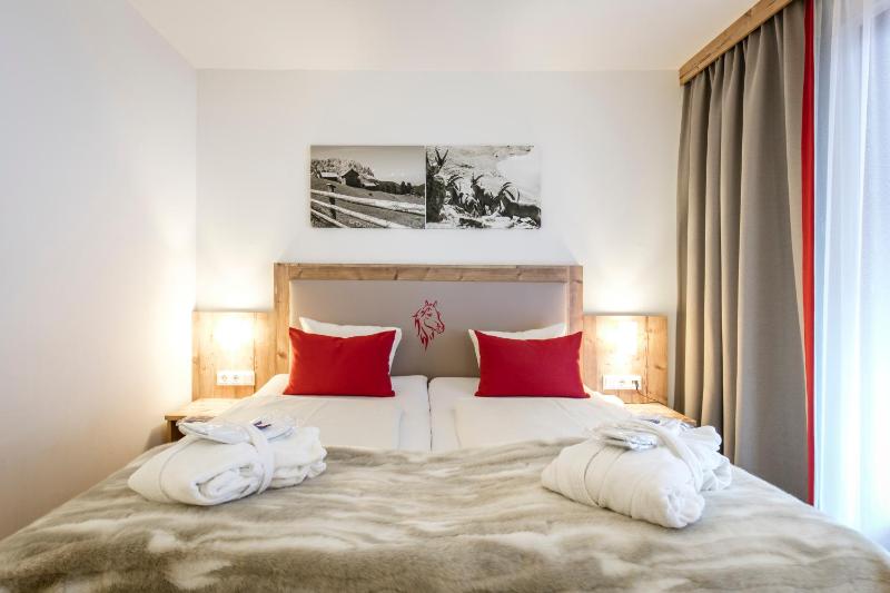 Double Room with Balcony image 3
