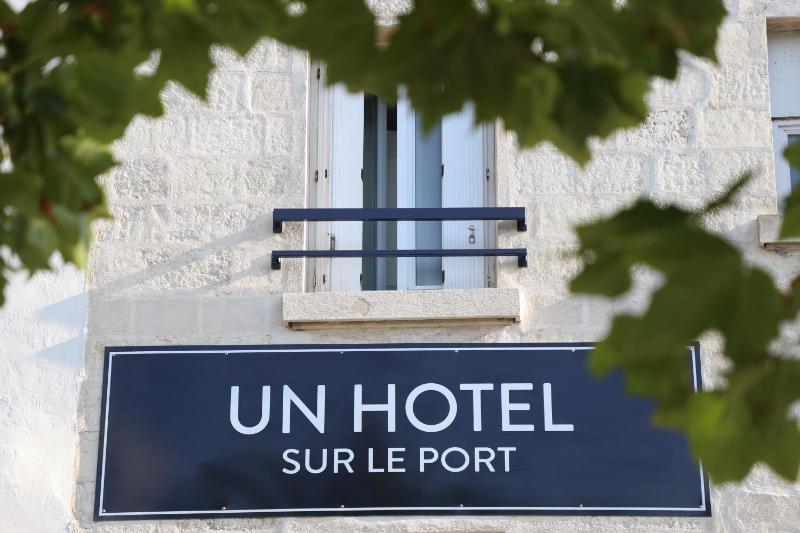 Un Hotel sur le Port - image 45