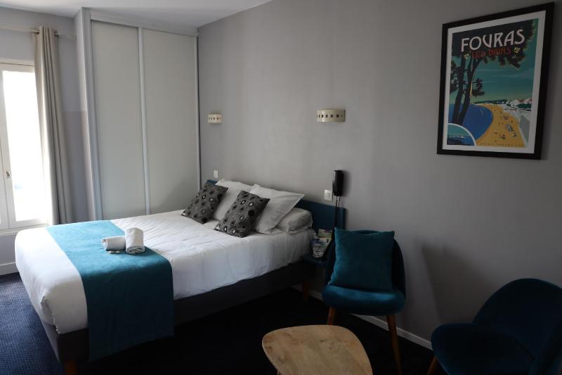 Un Hotel sur le Port - image 11