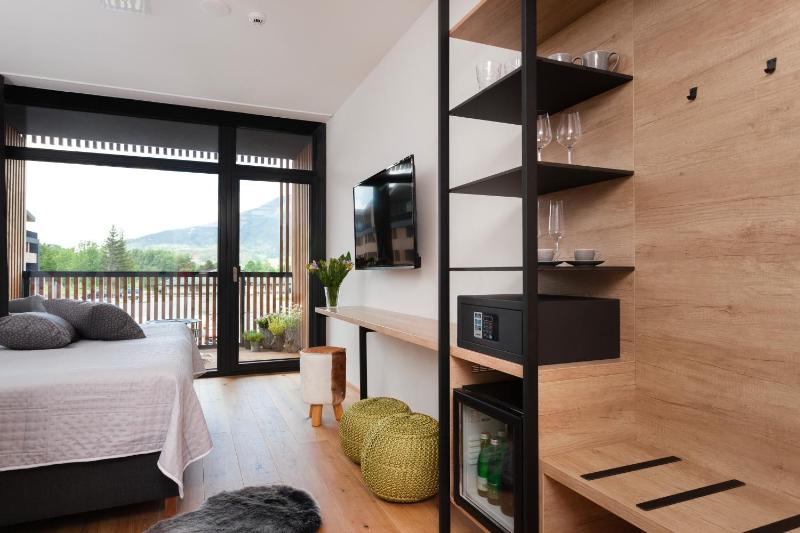 Double or Twin Room with Spa Access image 4