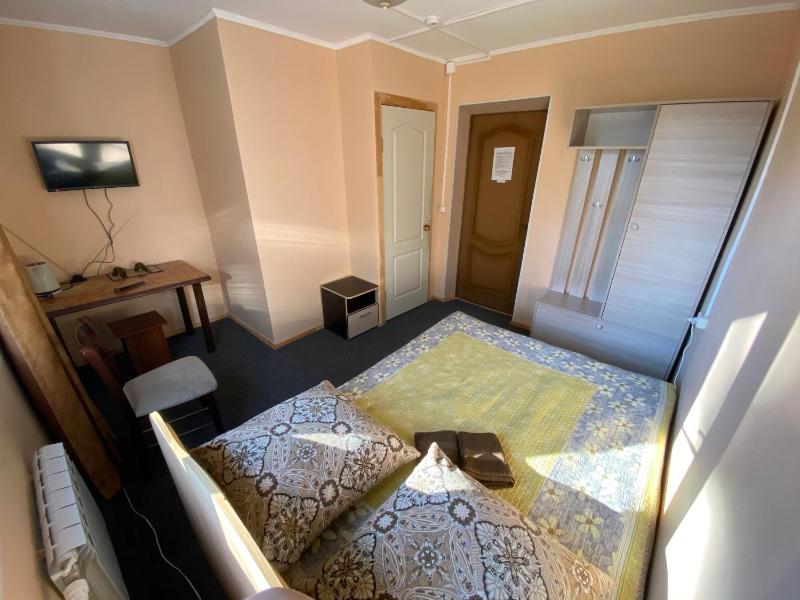 Classic Double Room image 3