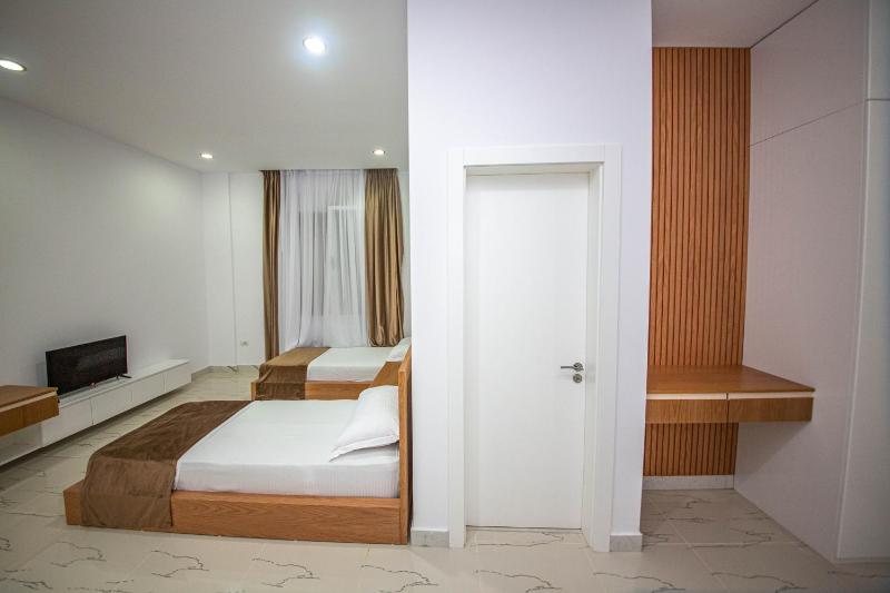 Deluxe Suite with Sea View image 4