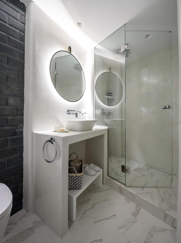 Triple Room with Caldera View image 2