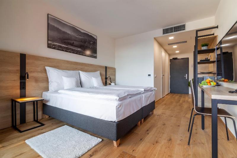 Double or Twin Room with Spa Access image 2