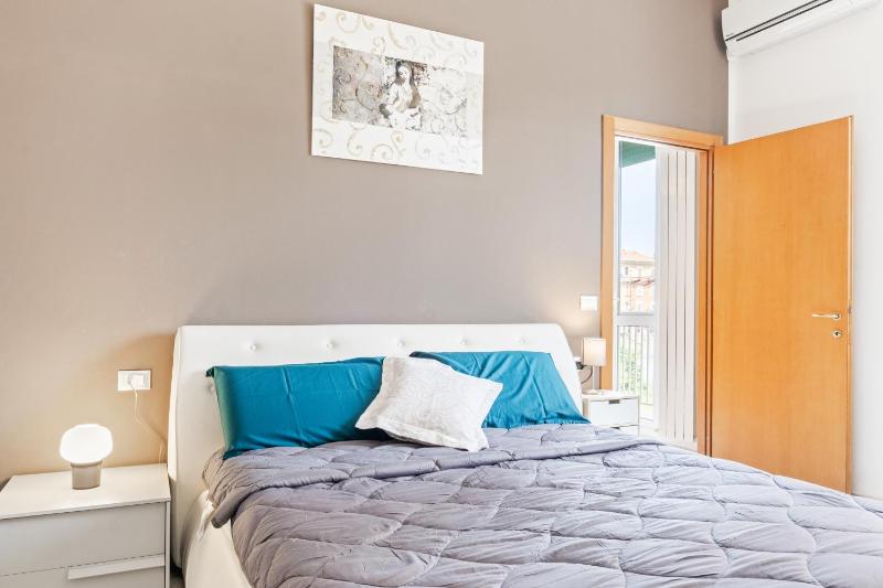 One-Bedroom Apartment image 4