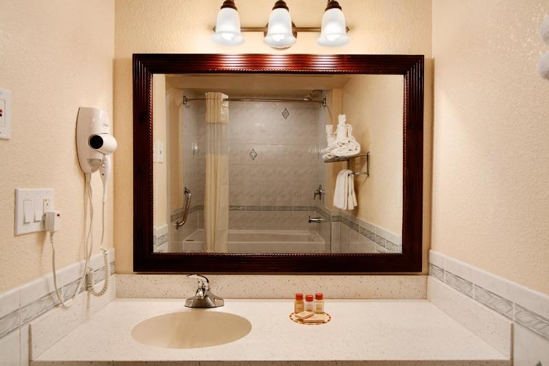 Business Room with Two Double Beds - Non-Smoking image 2