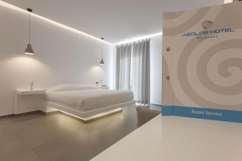 Sunset Wing - Suite with Garden View image 3