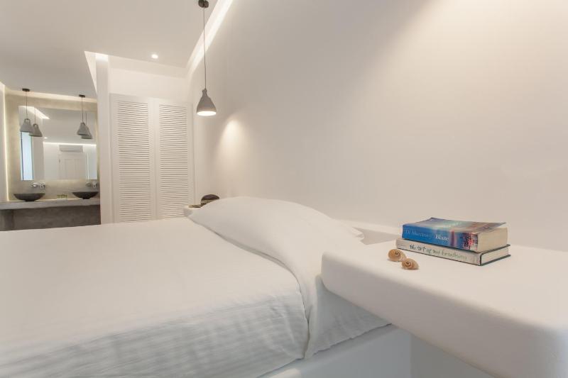 Sunset Wing - Superior Suite with Garden View image 3