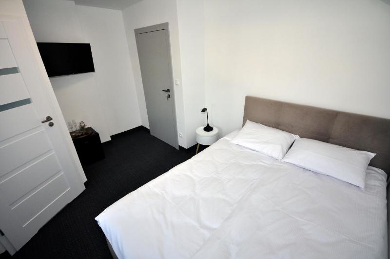 One-Bedroom Apartment image 1