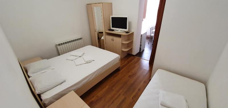 Standard Triple Room image 3