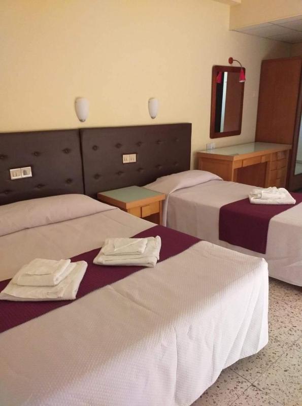 Quadruple Room with Mountain View image 2