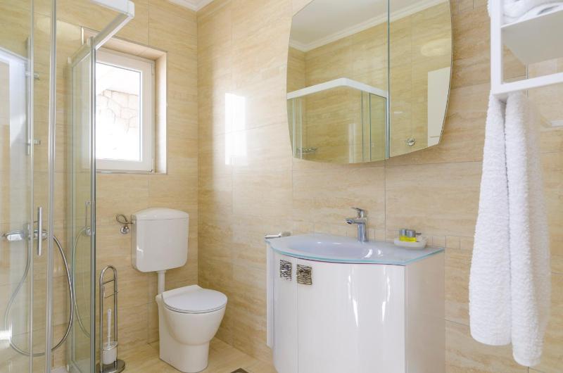 Studio Apartment with Sea View image 2