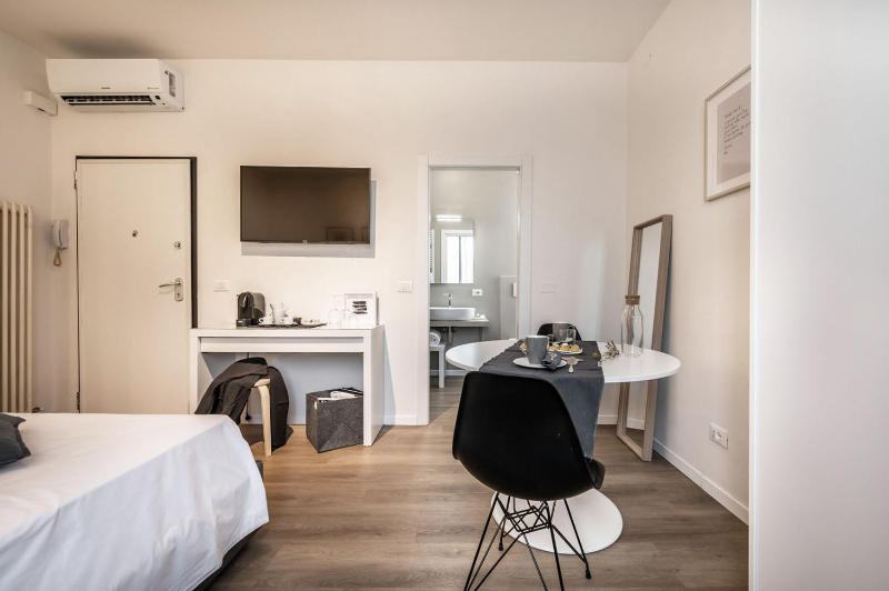 Emilia Suite Essence - image 20