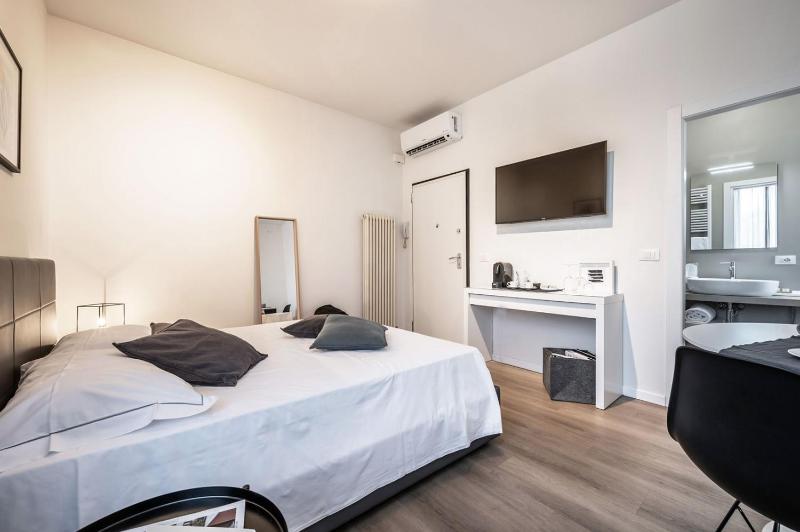 Double Room with Private Bathroom image 2