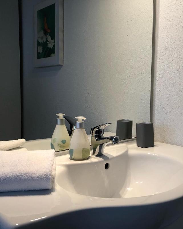 Single Room with Private External Bathroom image 2