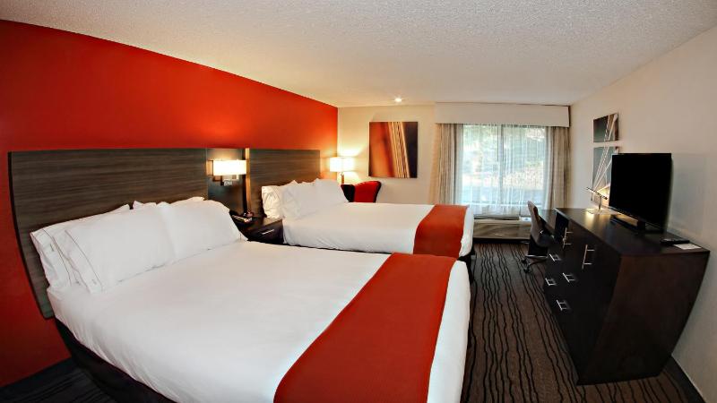 Standard Room with Two Queen Beds image 2