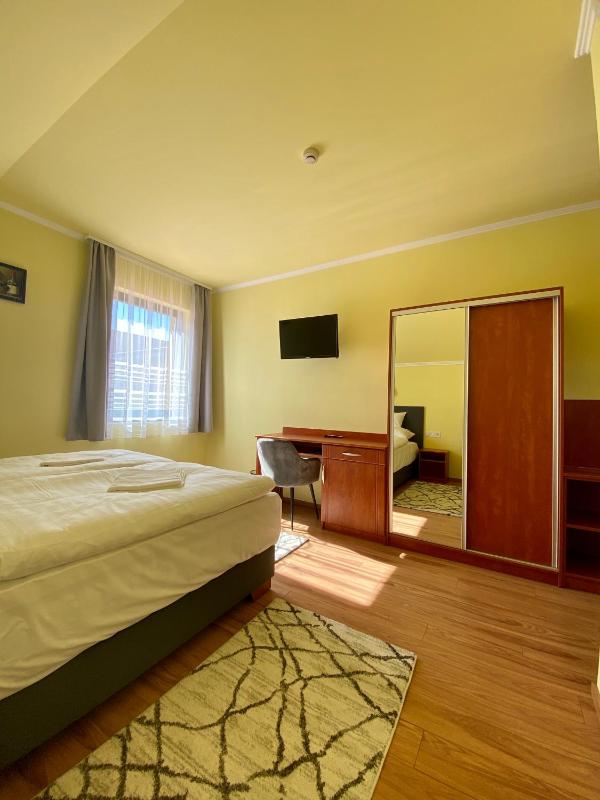 Double Room image 1