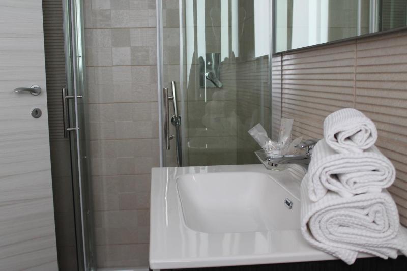 Comfort Triple Room with Shower image 2