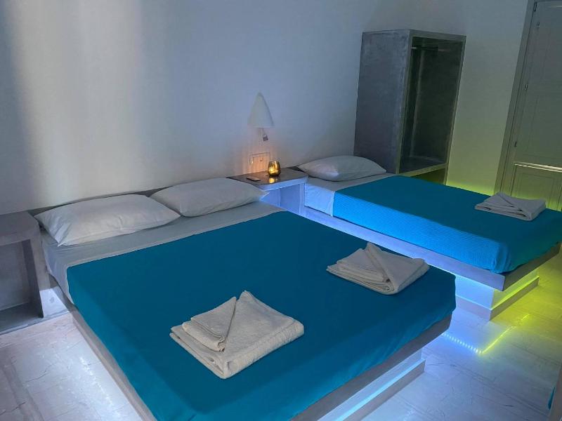Triple Room with Sea View image 1