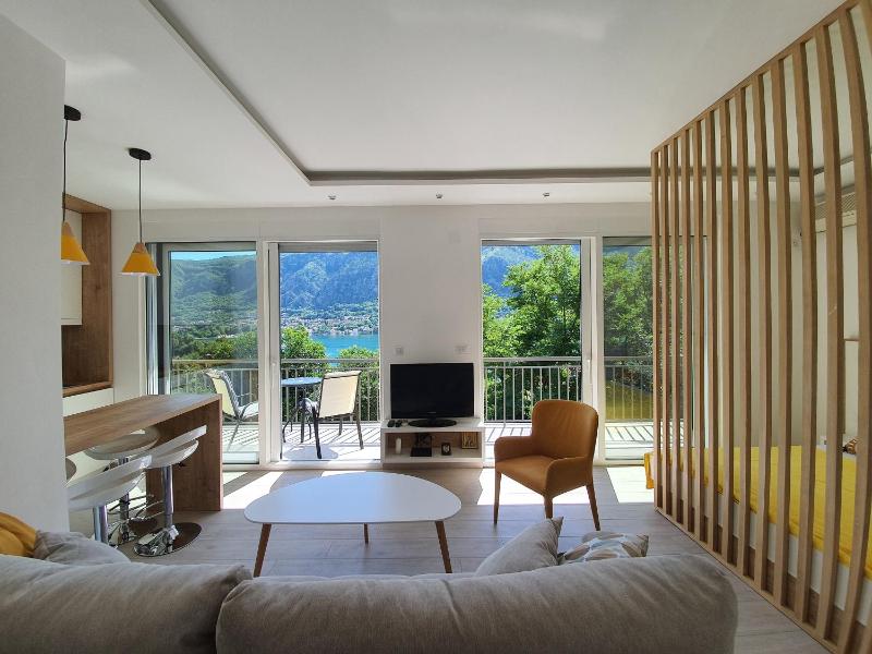 Viola lux apartments - image 1