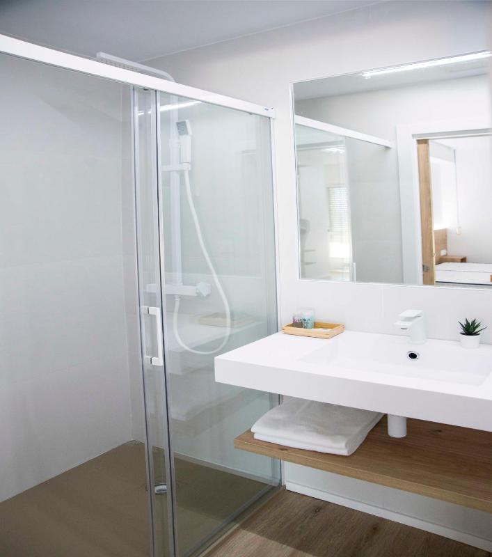 Superior Double or Twin Room with Sea View image 3