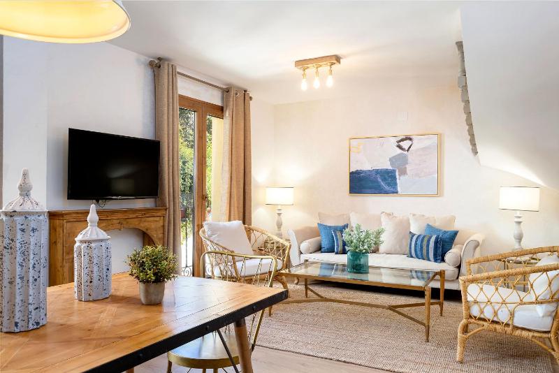 Four-Bedroom House with Terrace image 2