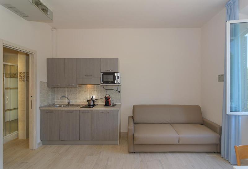 Studio with Sofa Bed image 3
