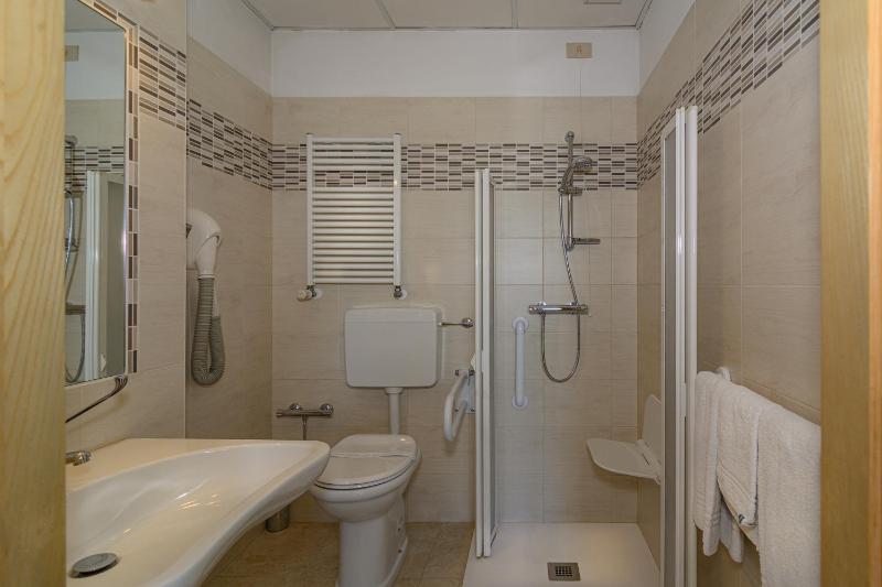Double or Twin Room with Balcony image 3