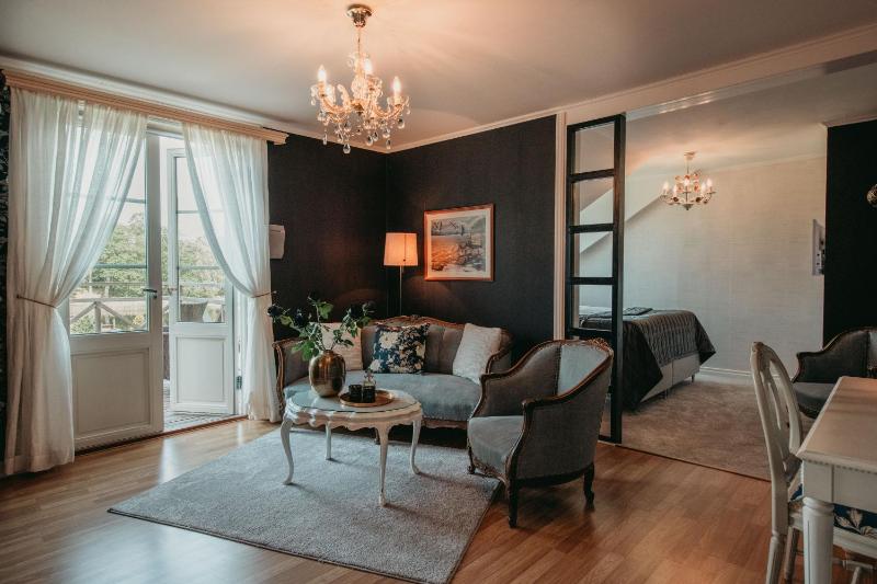 Suite with Balcony - No pet image 4