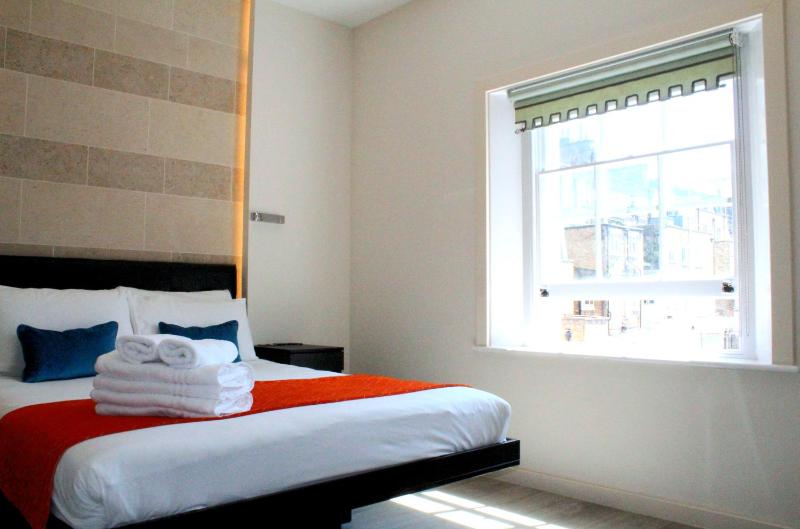Double Room image 3