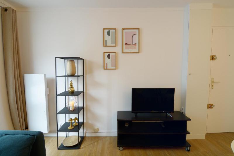 Apartment with Shower image 2