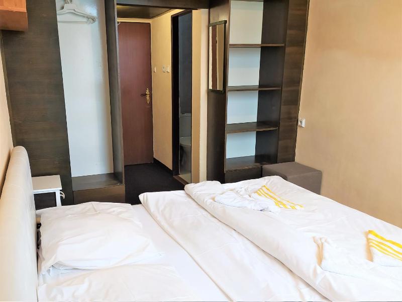 Double Room image 4