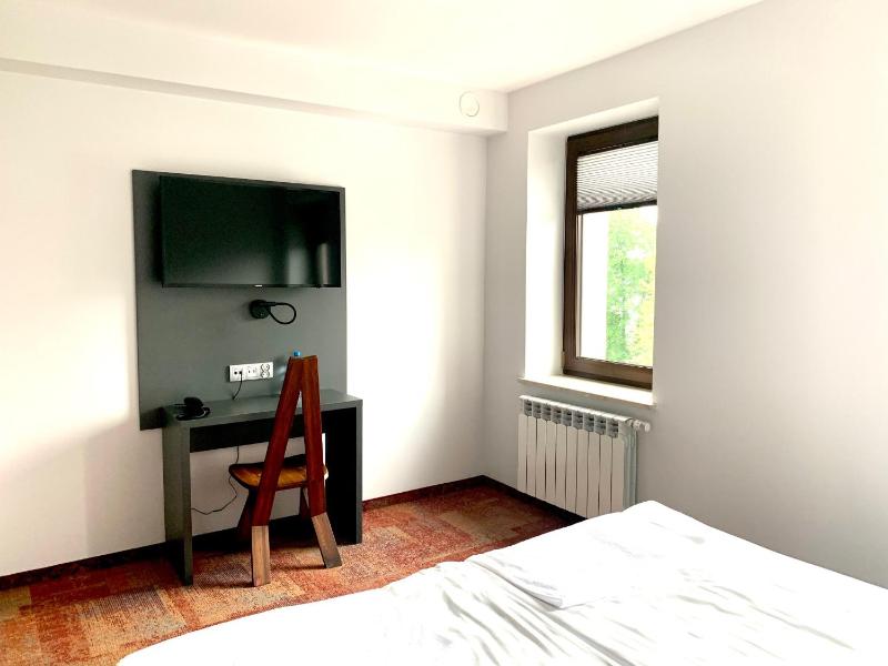 Twin Room image 3