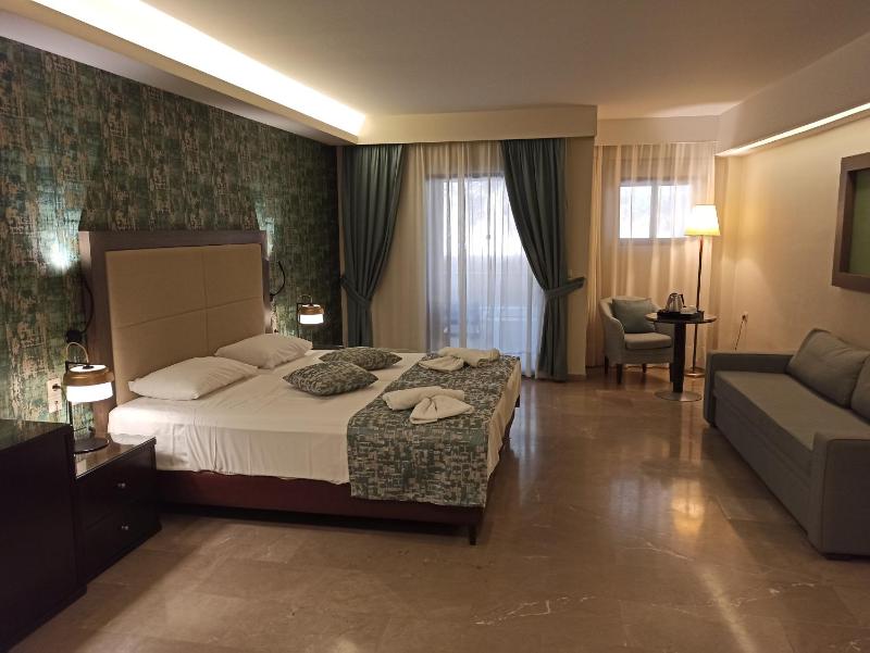 Superior Quadruple Room with Mountain View image 4
