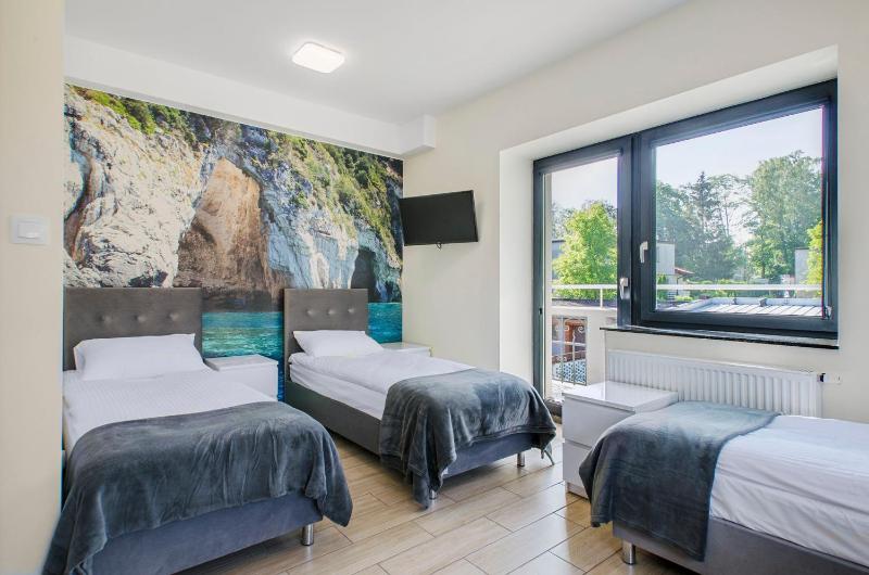 Triple Room with Balcony image 1