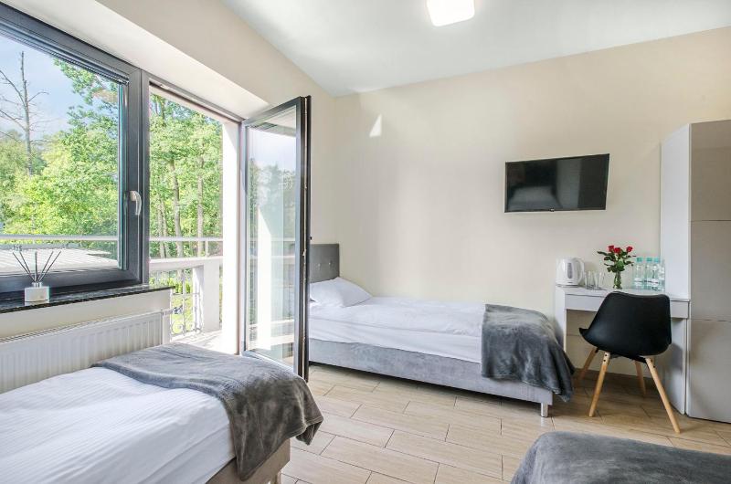Triple Room with Balcony image 4