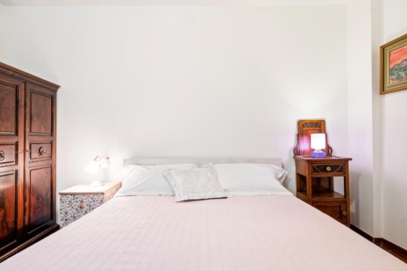 One-Bedroom Apartment image 4