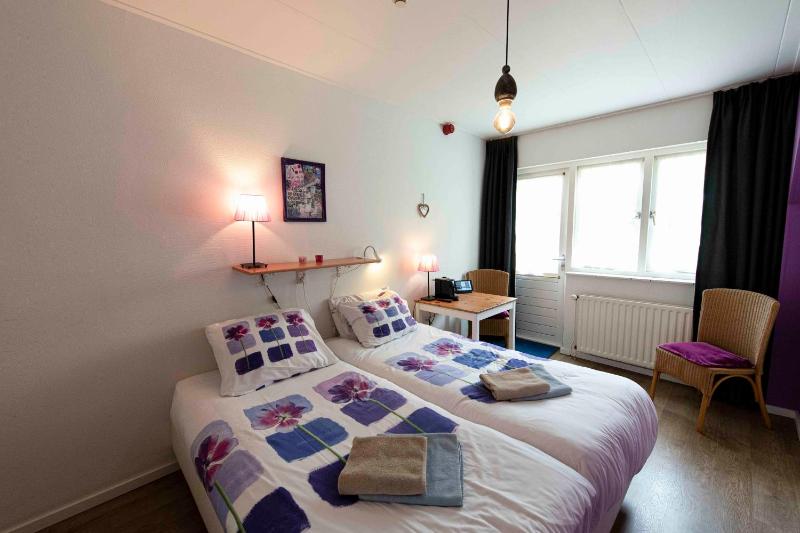 Budget Double Room image 4