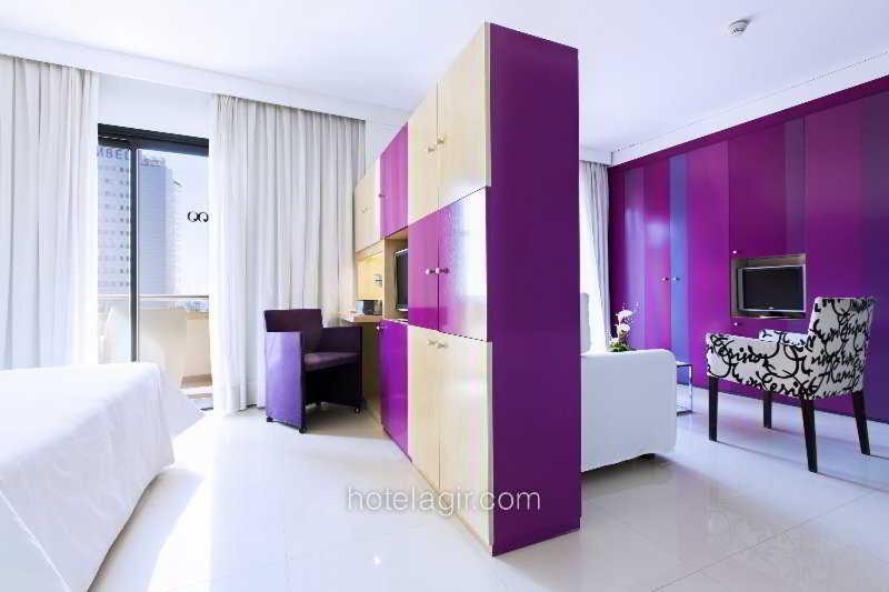 Room #9355241 image 1
