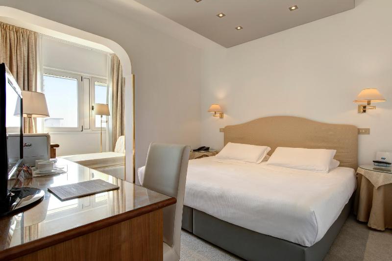 Standard Double Room image 1