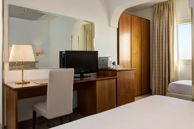 Standard Double Room image 4